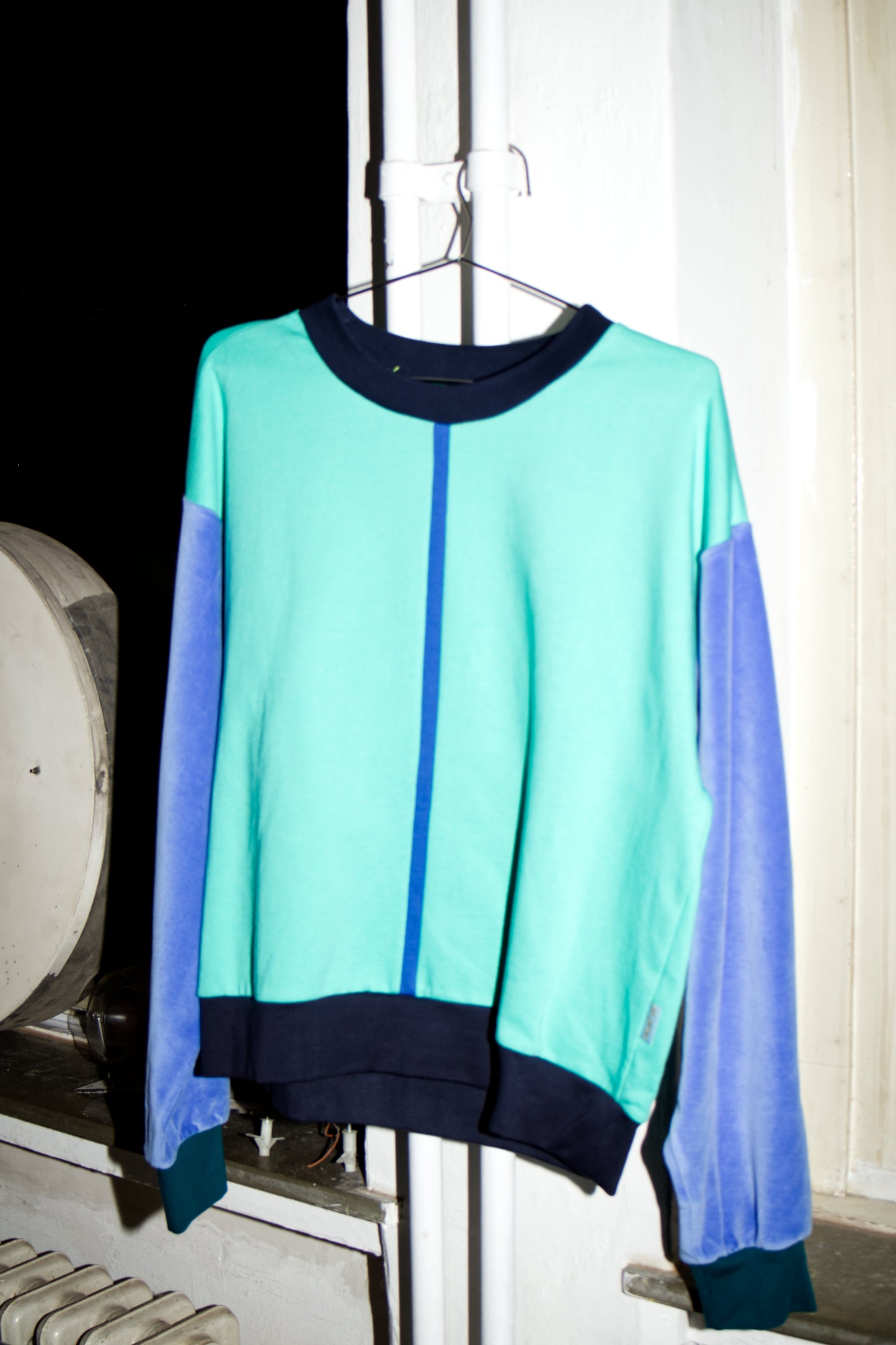 Basic Loosefit Jumper swimming pool